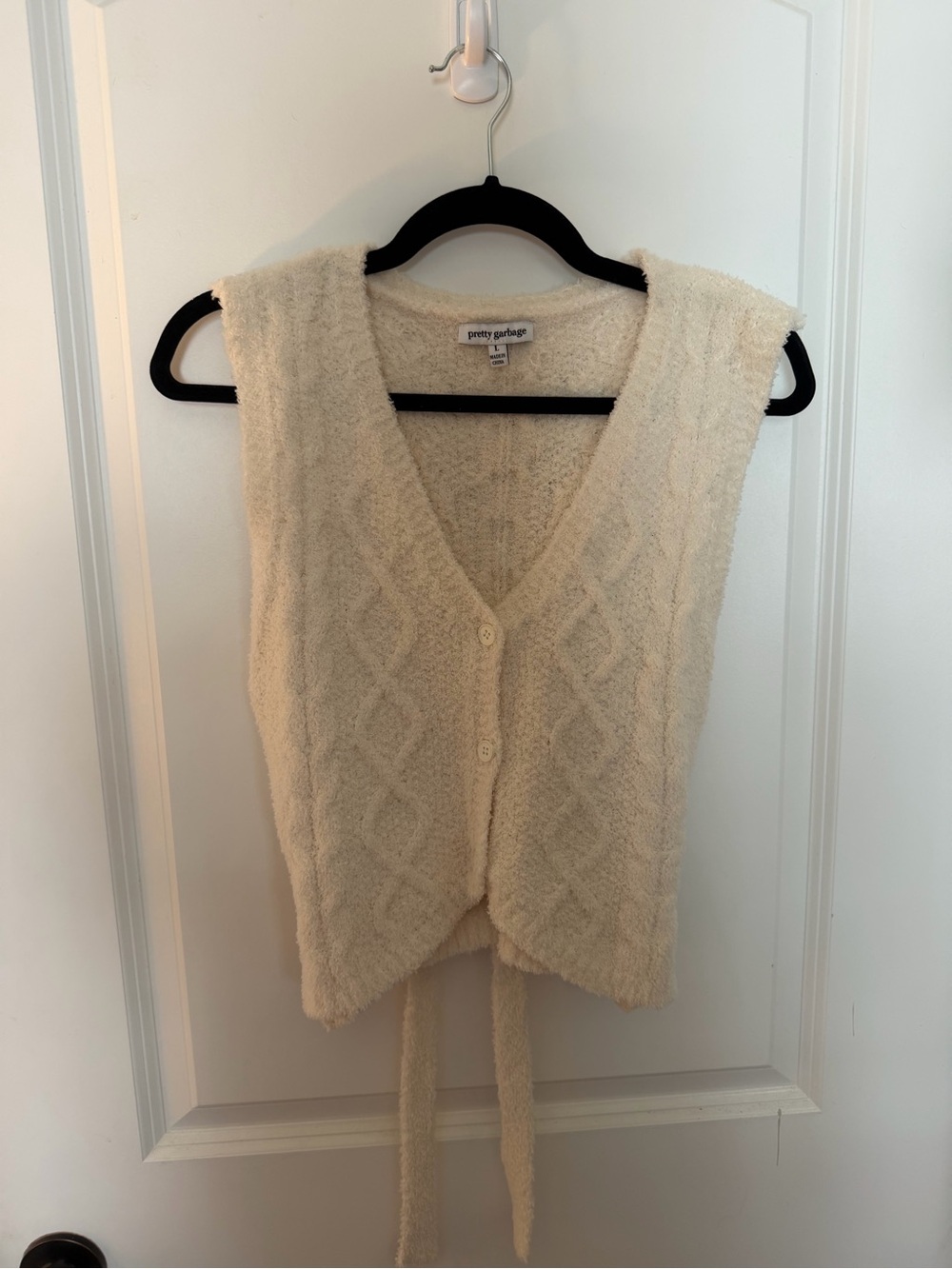 Pretty Garder Cream Cable Knit Button Vest